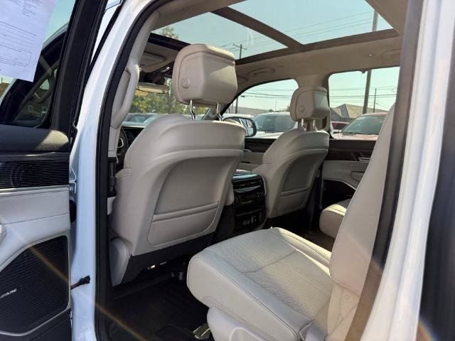 Used 2023 Jeep Wagoneer Series II w/ Convenience Group I AWD/4WD image 17