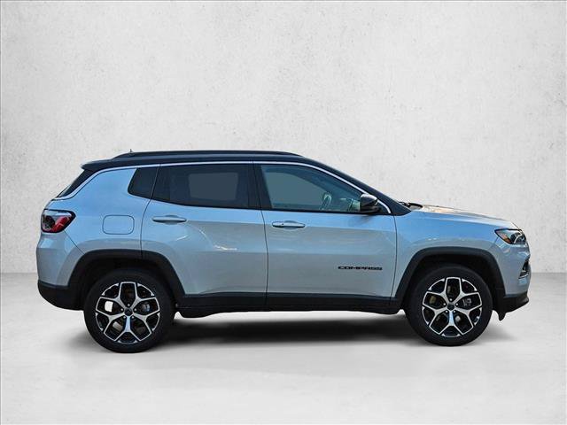 Used 2025 Jeep Compass Limited AWD/4WD video 4