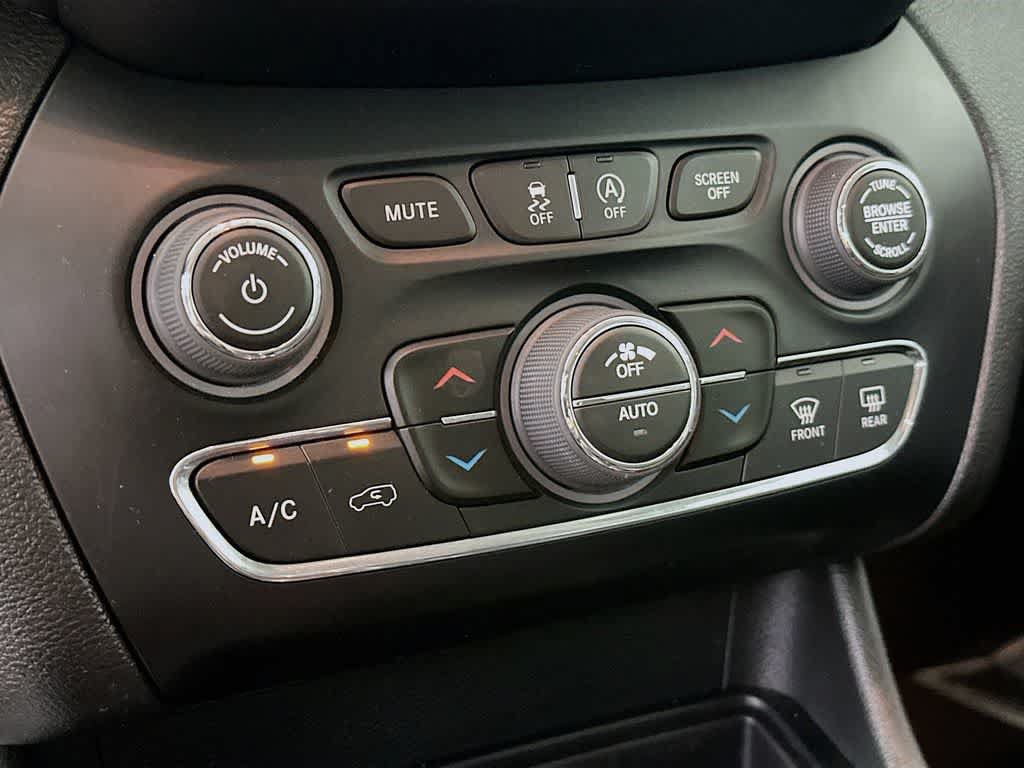 Used 2023 Jeep Cherokee Altitude Lux AWD/4WD image 18