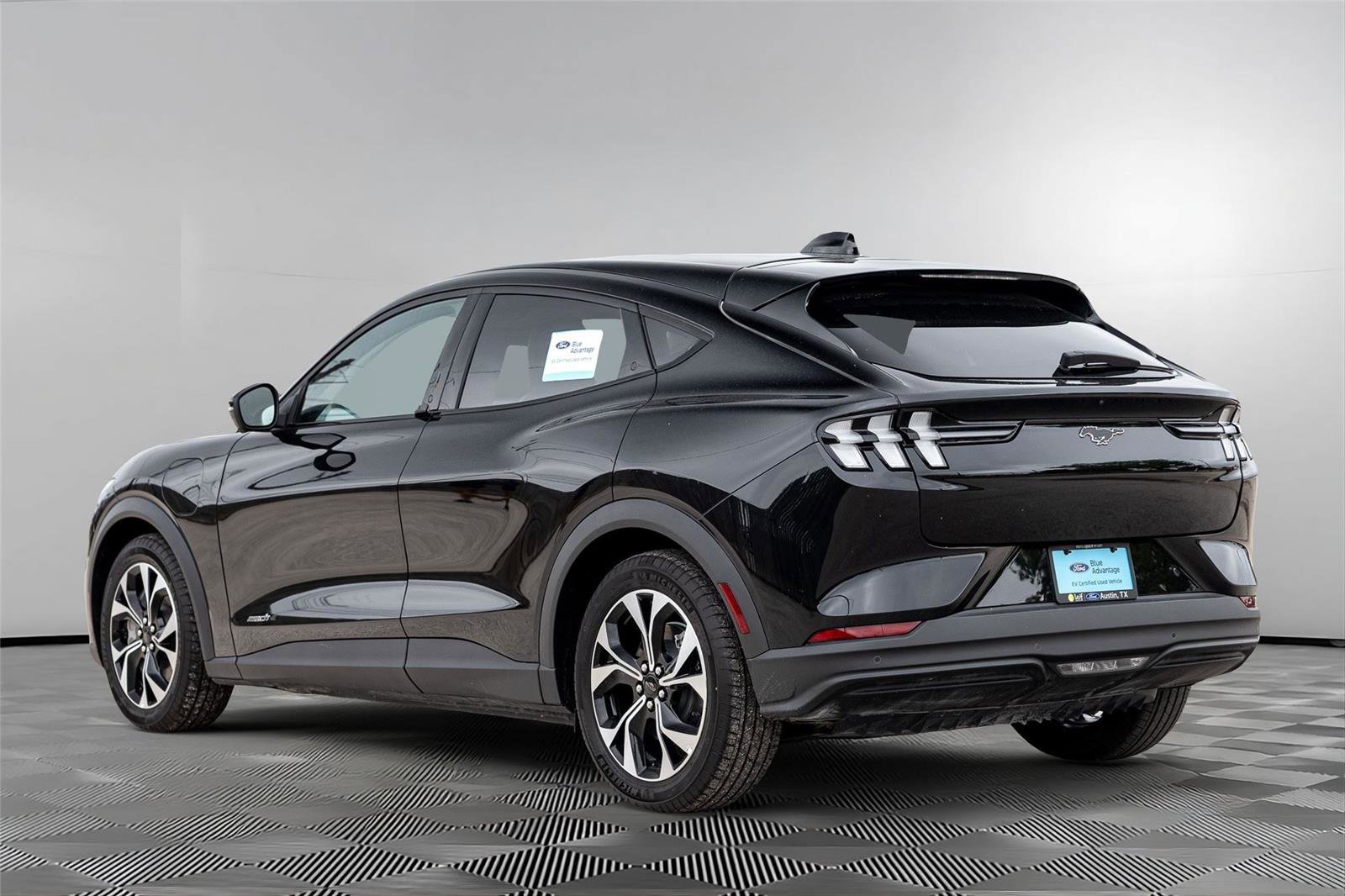 Certified 2025 Ford Mustang Mach-E Select RWD image 9