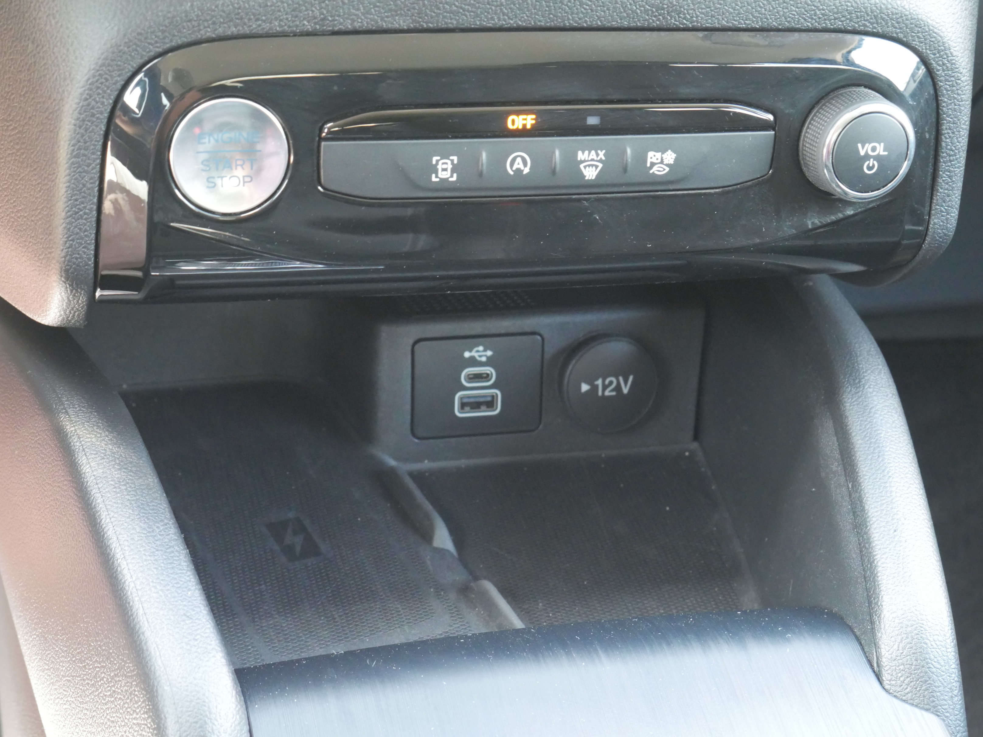 Certified 2025 Ford Escape Platinum AWD/4WD image 12