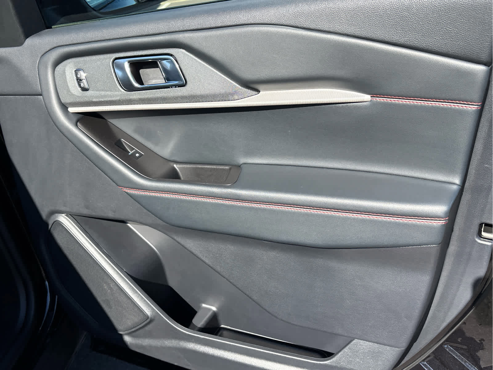 Certified 2025 Ford Explorer ST-Line image 35