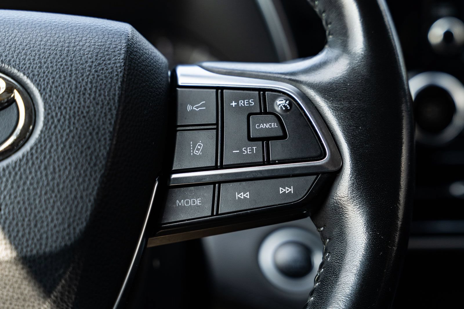 Used 2020 Toyota Highlander Limited FWD image 27