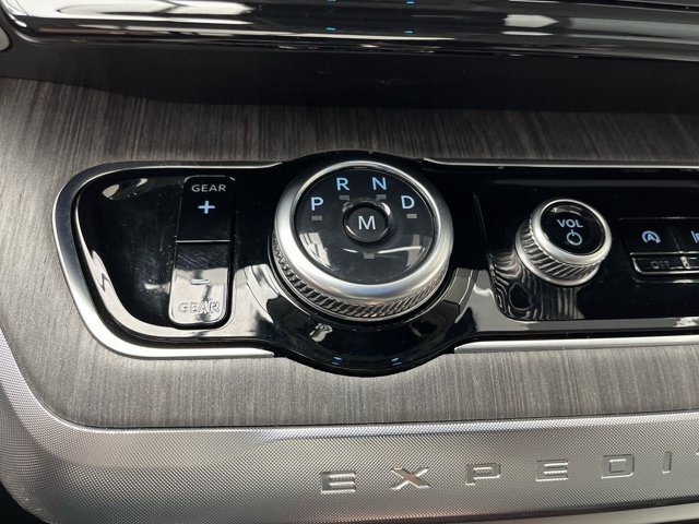 Certified 2025 Ford Expedition Platinum w/ Platinum Ultimate Package AWD/4WD image 29