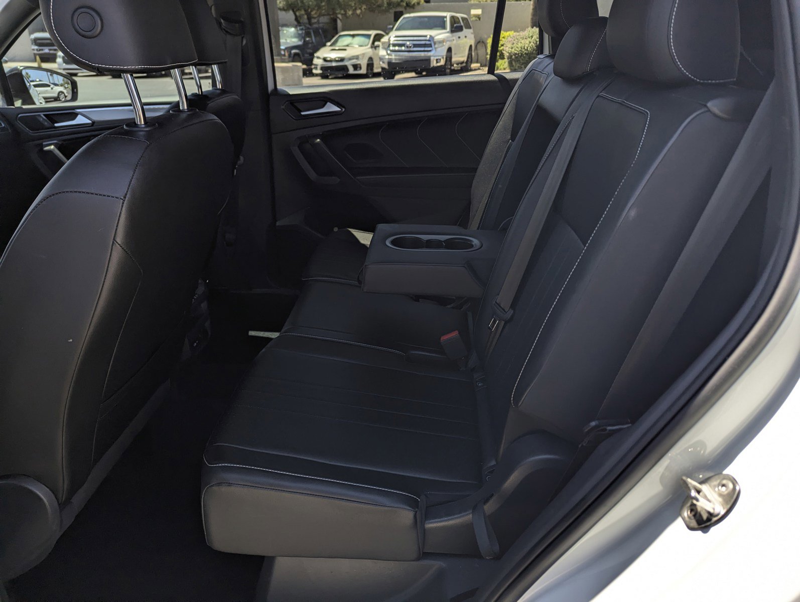 Used 2022 Volkswagen Tiguan SE R-Line FWD image 8
