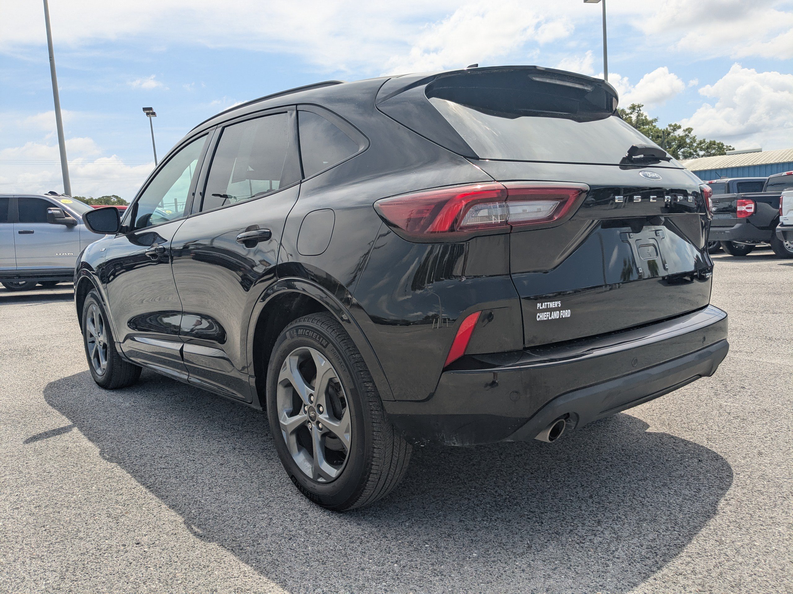 Certified 2023 Ford Escape ST-Line w/ Tech Pack #1 AWD/4WD image 6