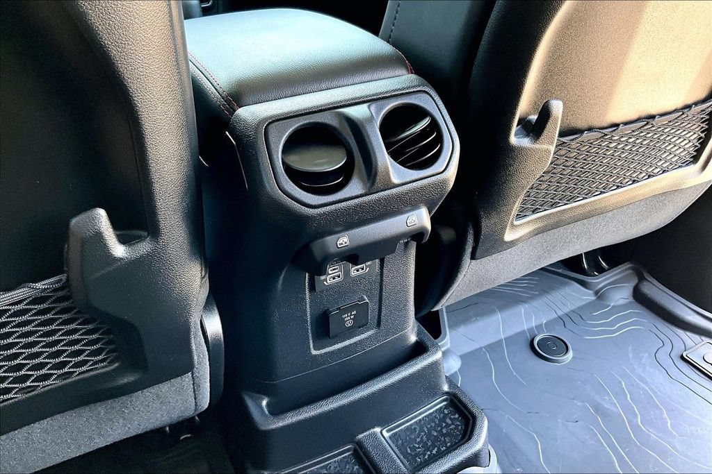 Used 2025 Jeep Wrangler Unlimited Rubicon w/ Convenience Group AWD/4WD image 33