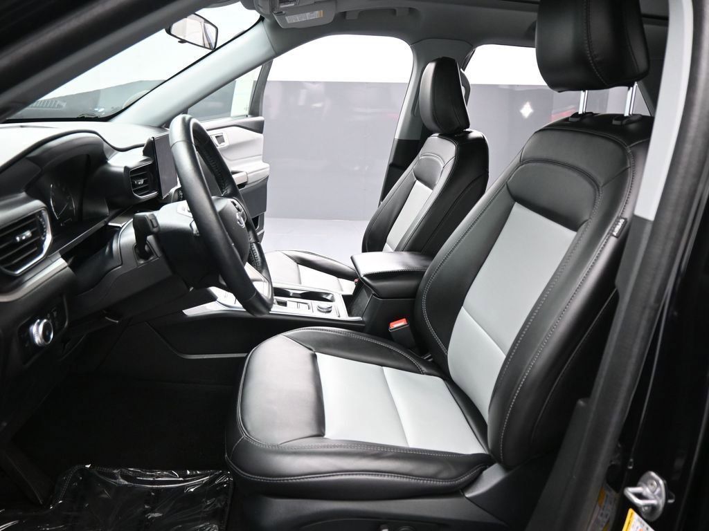 Certified 2023 Ford Explorer XLT w/ Equipment Group 202A image 10