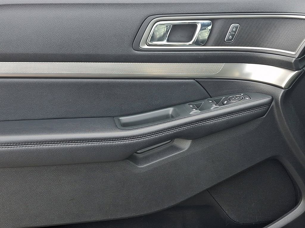 Certified 2018 Ford Explorer XLT w/ Equipment Group 202A image 14