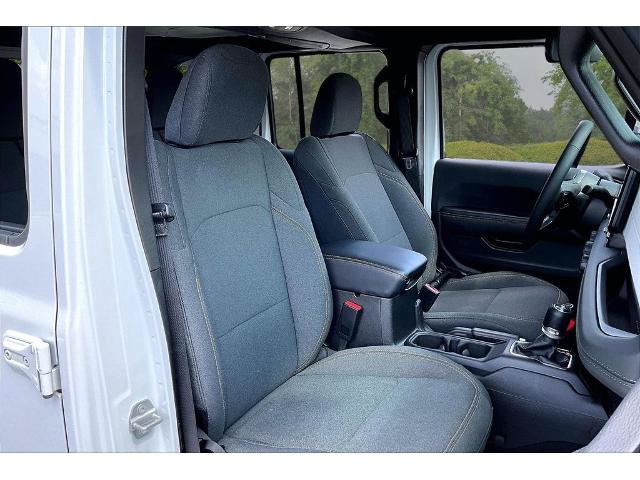 Used 2025 Jeep Wrangler Unlimited Sahara AWD/4WD image 24