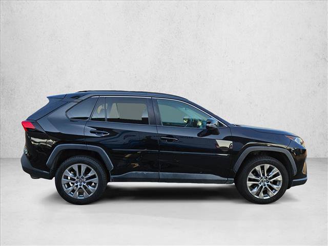 Used 2020 Toyota RAV4 XLE Premium FWD image 4