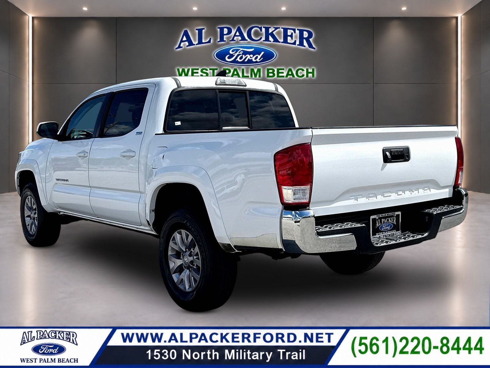 Used 2017 Toyota Tacoma SR5 w/ SR5 Appearance Package (SM) RWD image 8