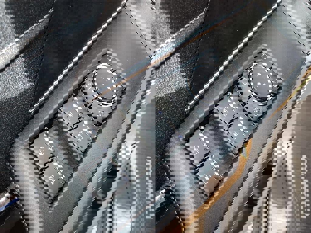 Certified 2022 Ford F150 Lariat w/ Equipment Group 502A High image 21