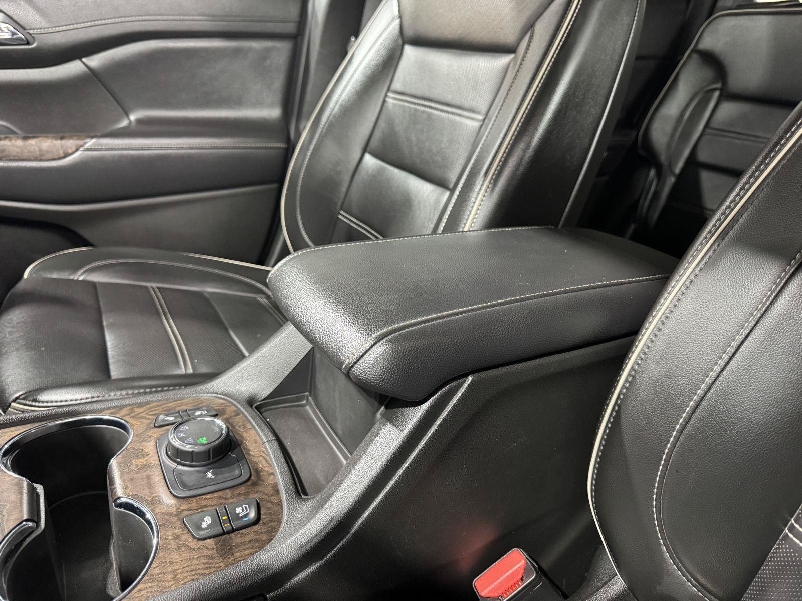 Used 2021 GMC Acadia Denali w/ Denali Technology Package AWD/4WD image 36