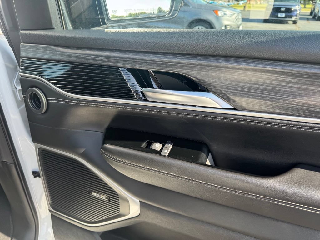 Used 2023 Jeep Wagoneer Series III w/ Preferred Equipment Group AWD/4WD image 14