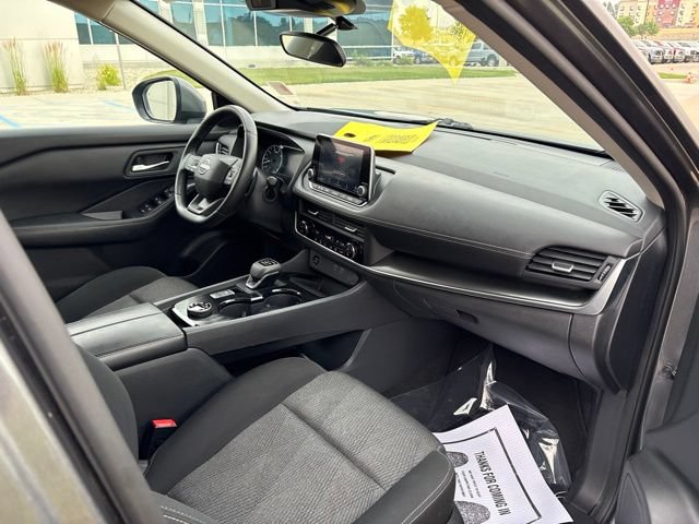 Used 2025 Nissan Rogue SV AWD/4WD image 9