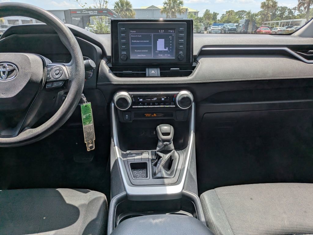 Used 2019 Toyota RAV4 LE FWD image 15