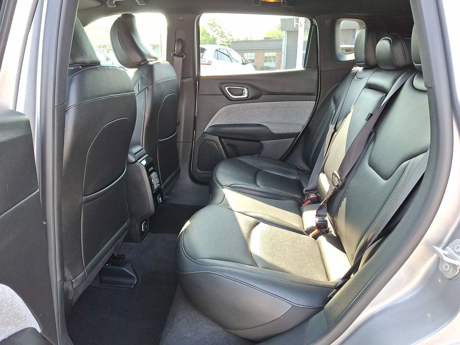 Used 2023 Jeep Compass Latitude AWD/4WD image 10