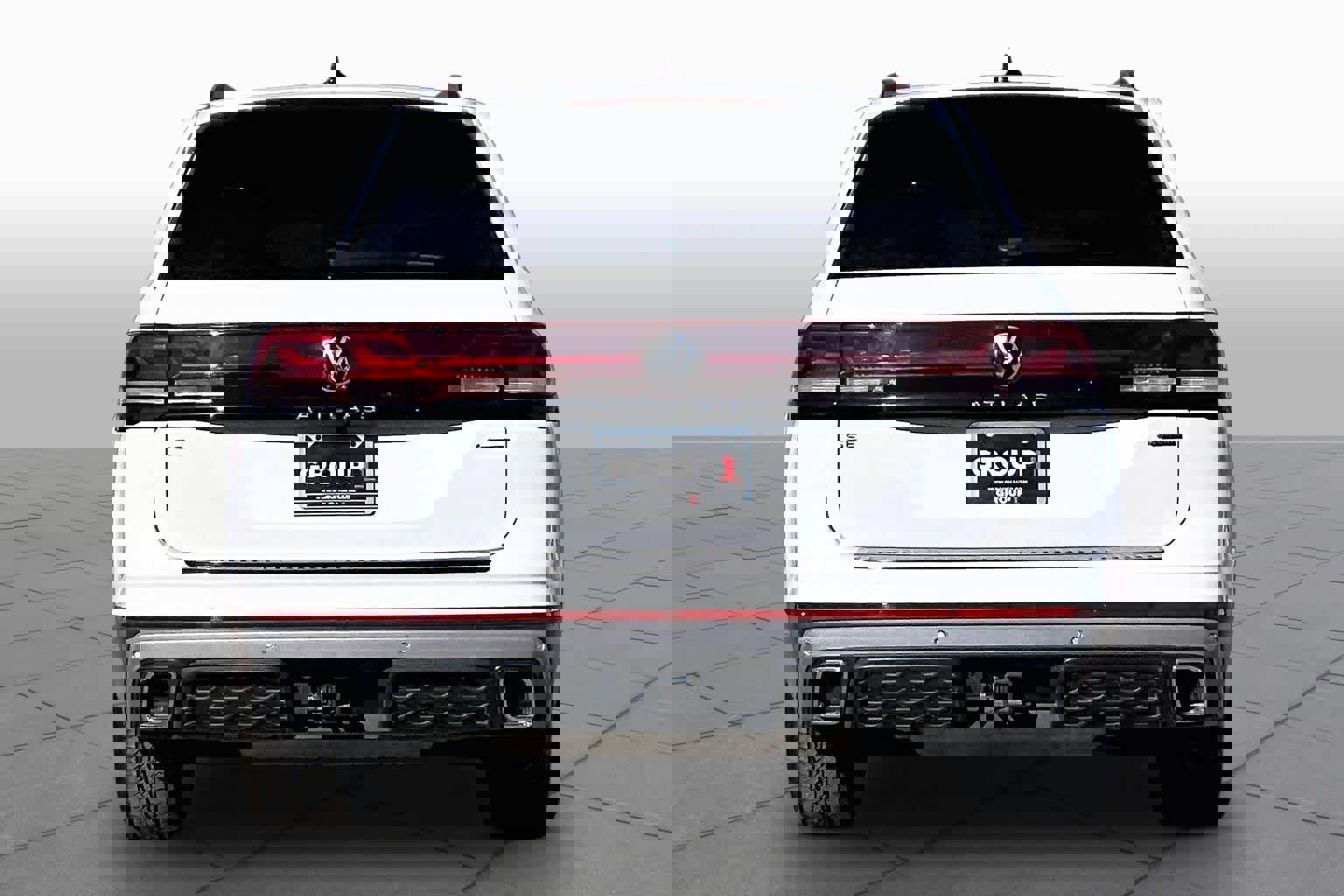 Used 2024 Volkswagen Atlas Peak Edition SE AWD/4WD image 5