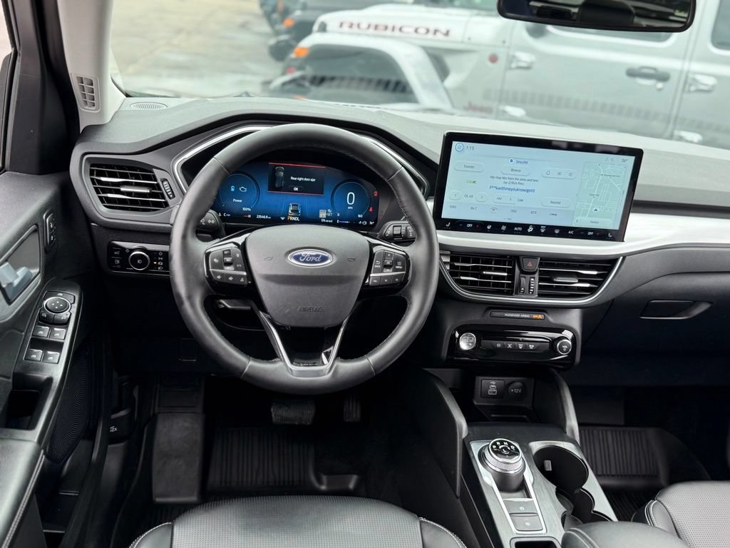 Certified 2025 Ford Escape Platinum AWD/4WD image 6