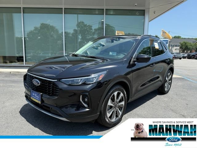 Certified 2023 Ford Escape Platinum w/ Premium Technology Package AWD/4WD image 1