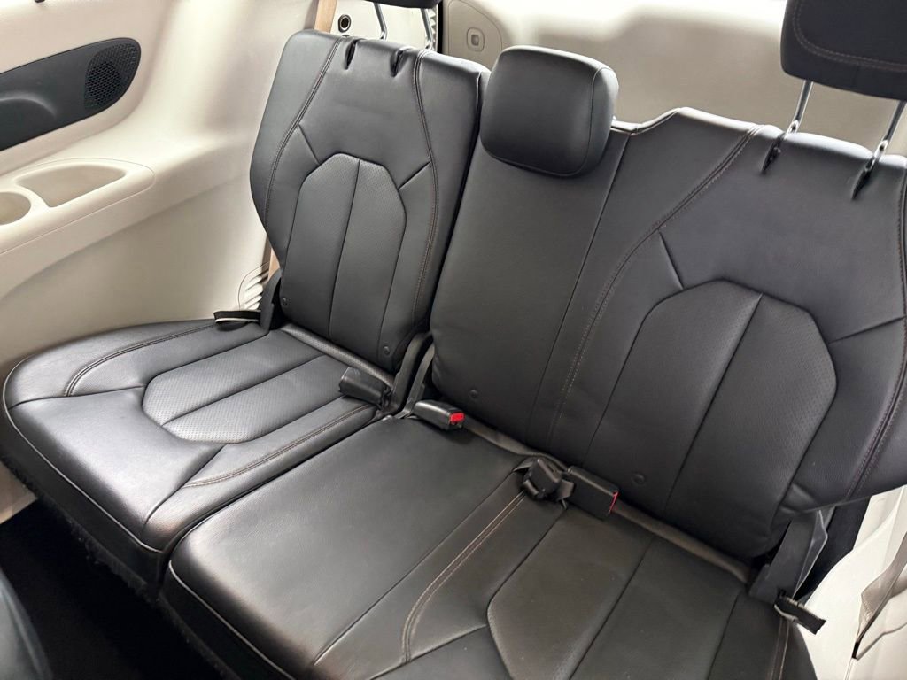Used 2017 Chrysler Pacifica Touring-L Plus image 24