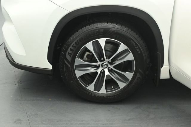 Used 2021 Toyota Highlander XLE AWD/4WD image 35