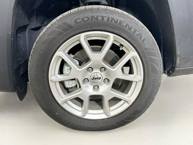 Used 2023 Jeep Renegade Latitude AWD/4WD image 8