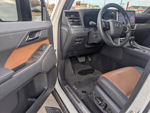Used 2024 Lexus GX 550 image 6