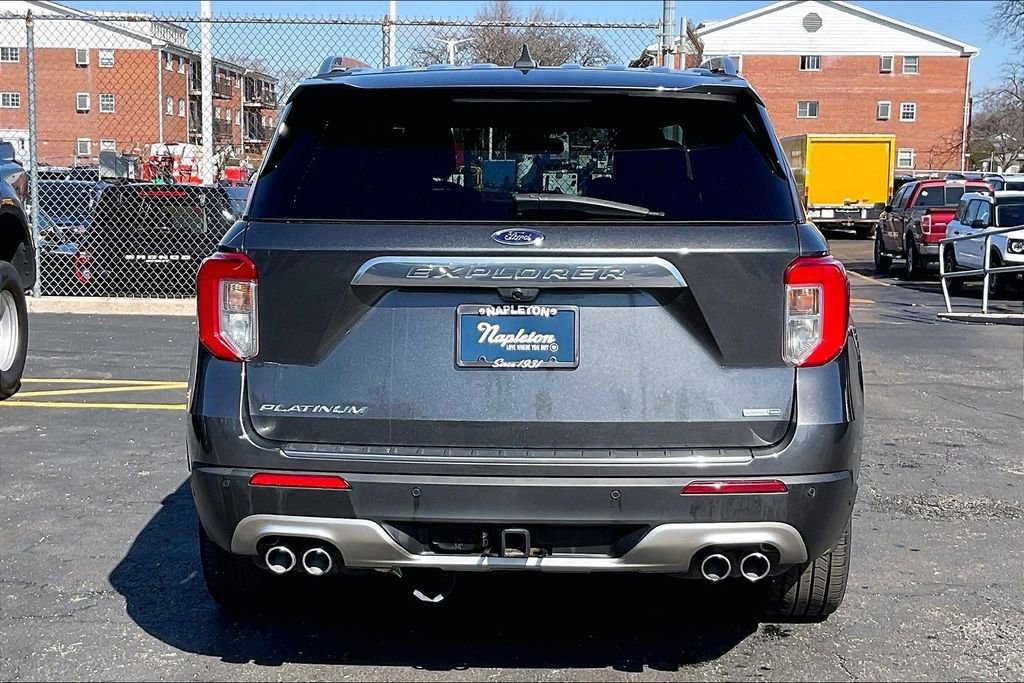 Certified 2020 Ford Explorer Platinum w/ Premium Technology Package image 3