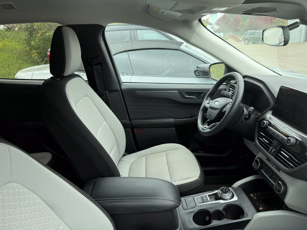Certified 2023 Ford Escape Active AWD/4WD image 9