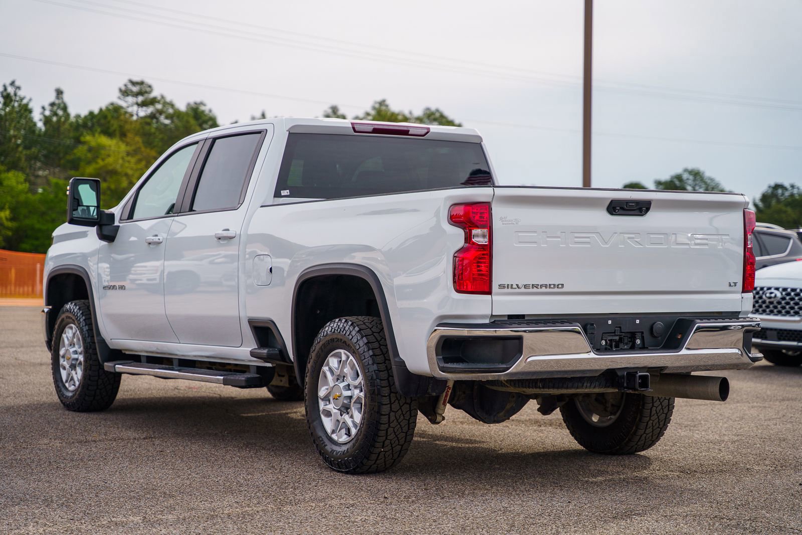 Used 2024 Chevrolet Silverado 2500 LT image 3