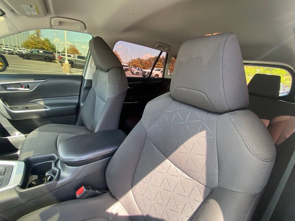 Used 2020 Toyota RAV4 XLE FWD image 21