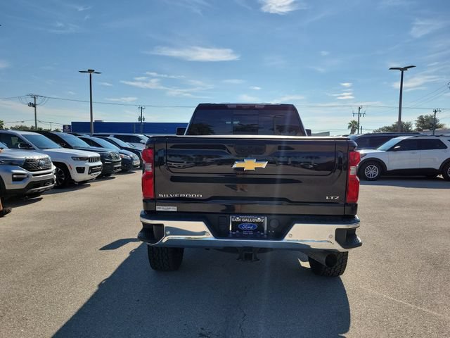 Used 2024 Chevrolet Silverado 2500 LTZ w/ LTZ Premium Package AWD/4WD image 5