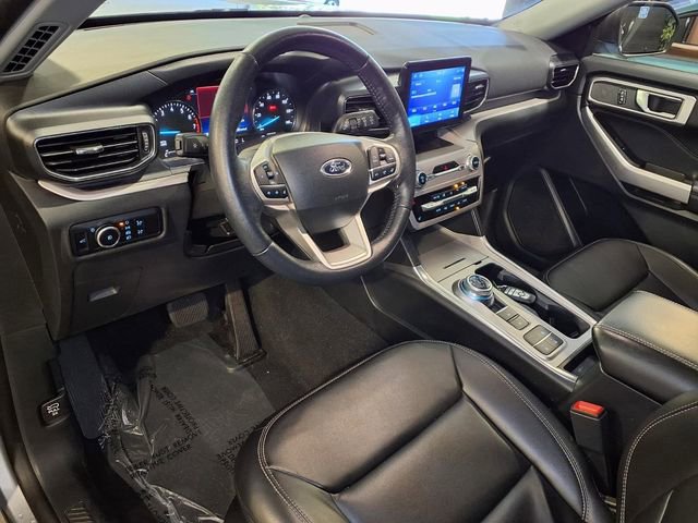 Certified 2023 Ford Explorer XLT w/ Equipment Group 202A RWD image 4