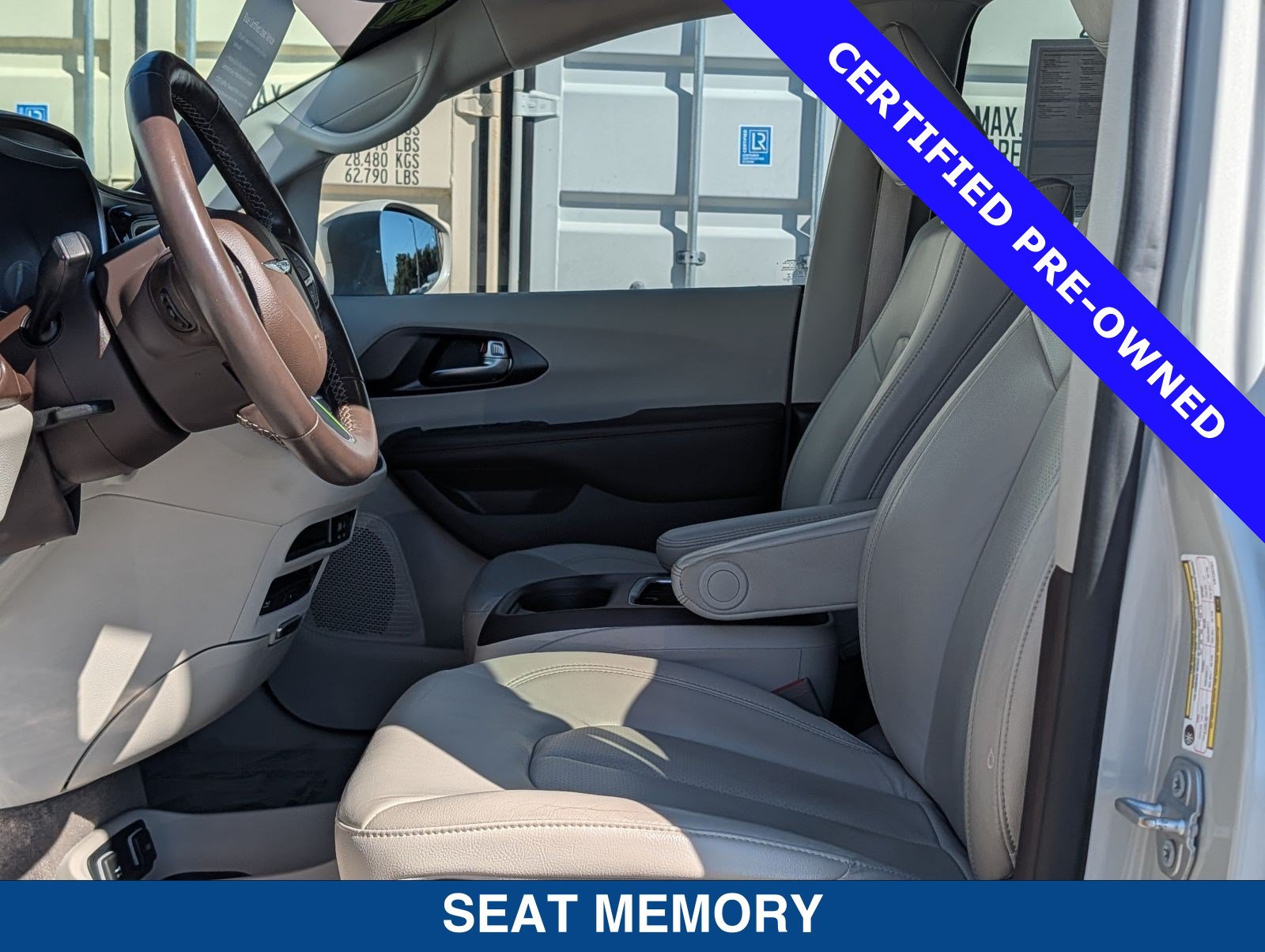Used 2020 Chrysler Pacifica Touring-L Plus FWD image 24