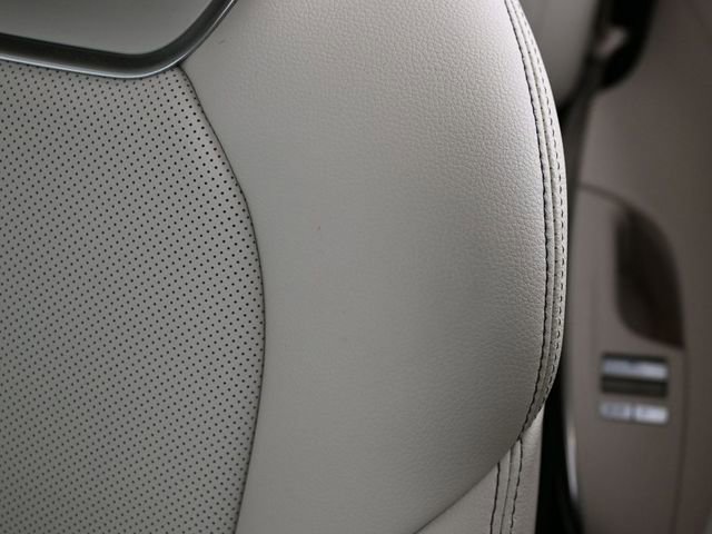 Used 2024 Genesis GV70 2.5T AWD/4WD image 12