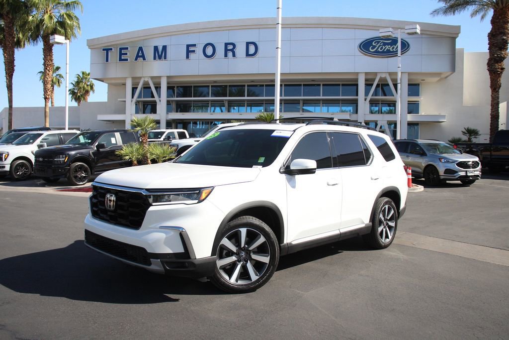 Used 2025 Honda Pilot Touring image 2