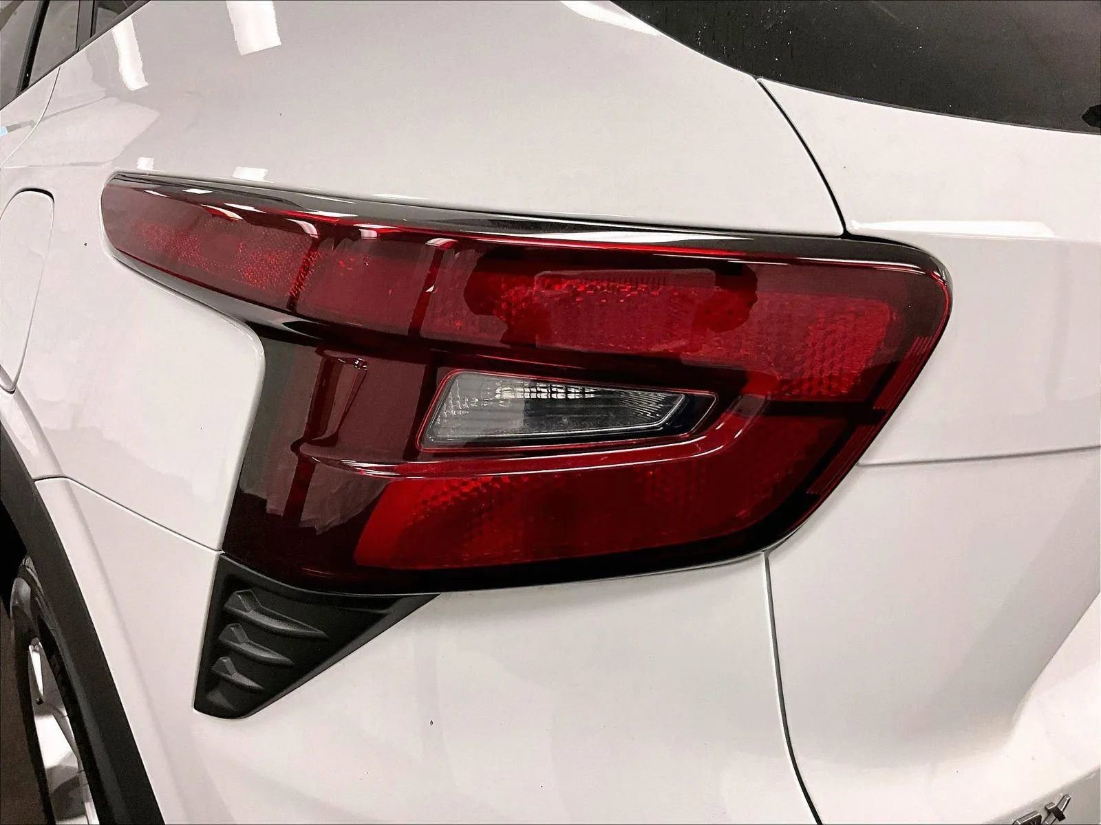 Used 2025 Chevrolet Trax LS w/ LS Convenience Package image 28