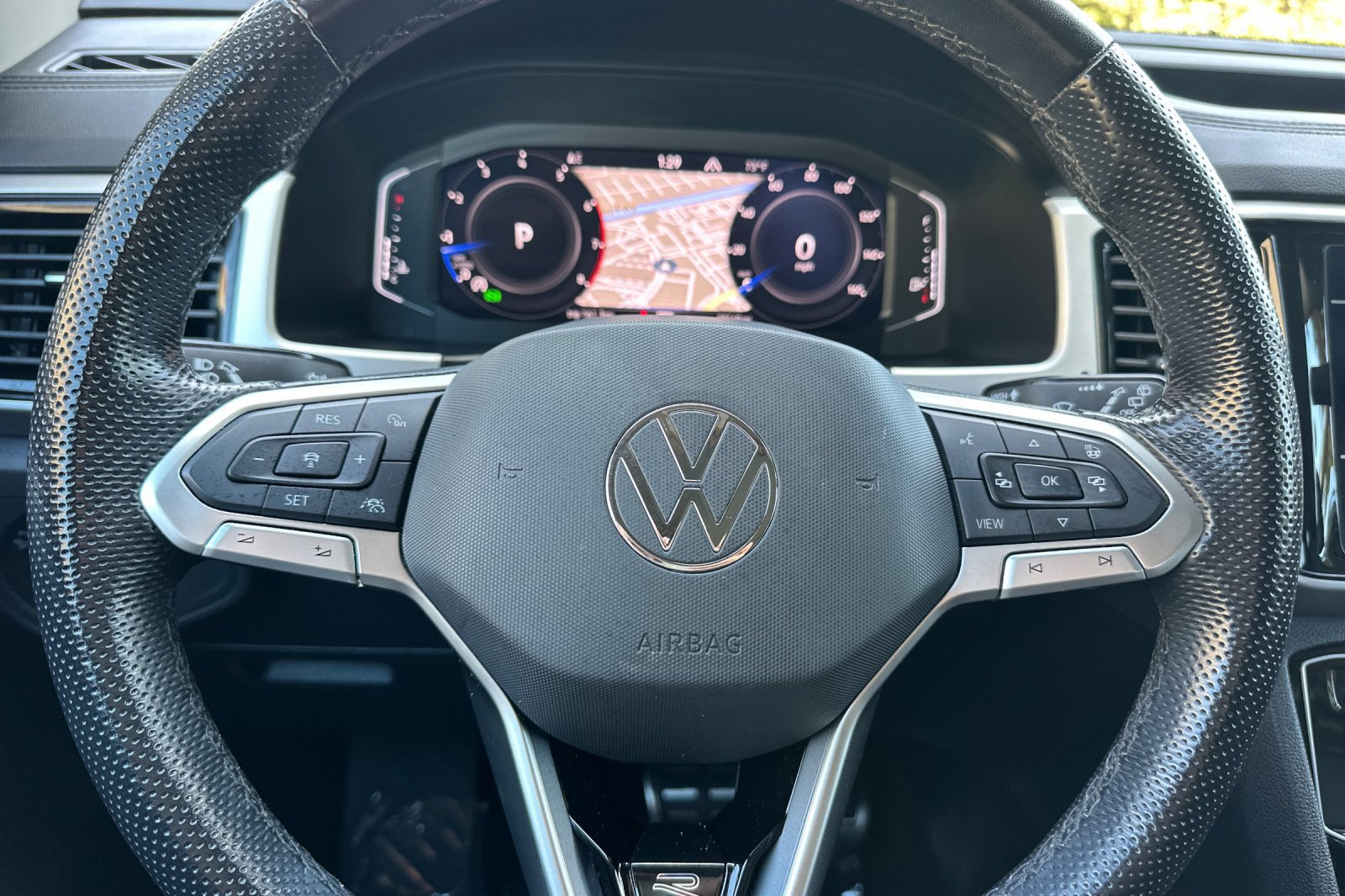 Used 2022 Volkswagen Atlas SEL R-Line AWD/4WD image 37