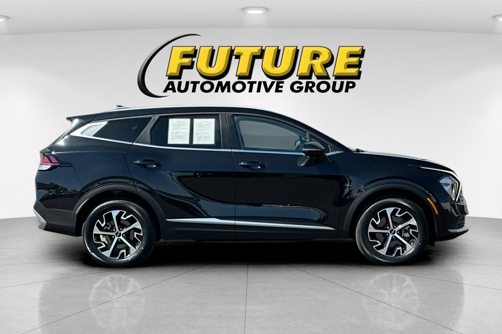 Used 2023 Kia Sportage EX AWD/4WD image 2