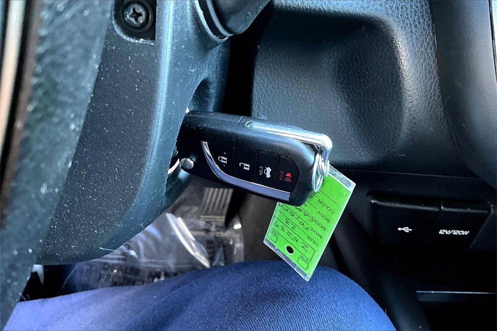 Used 2023 Toyota Camry SE image 12