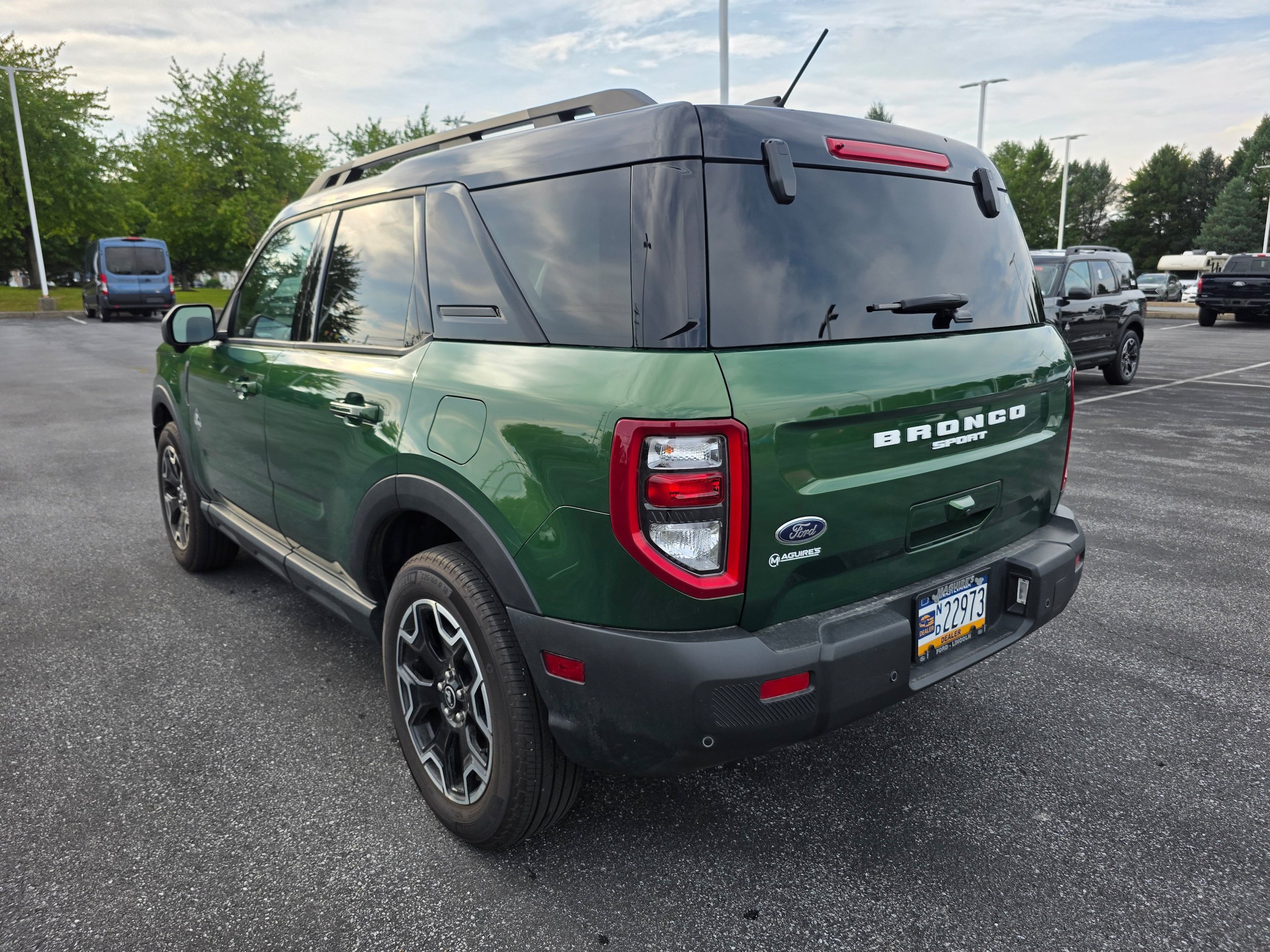 Certified 2025 Ford Bronco Sport Outer Banks w/ Outer Banks Tech Package+ AWD/4WD image 3