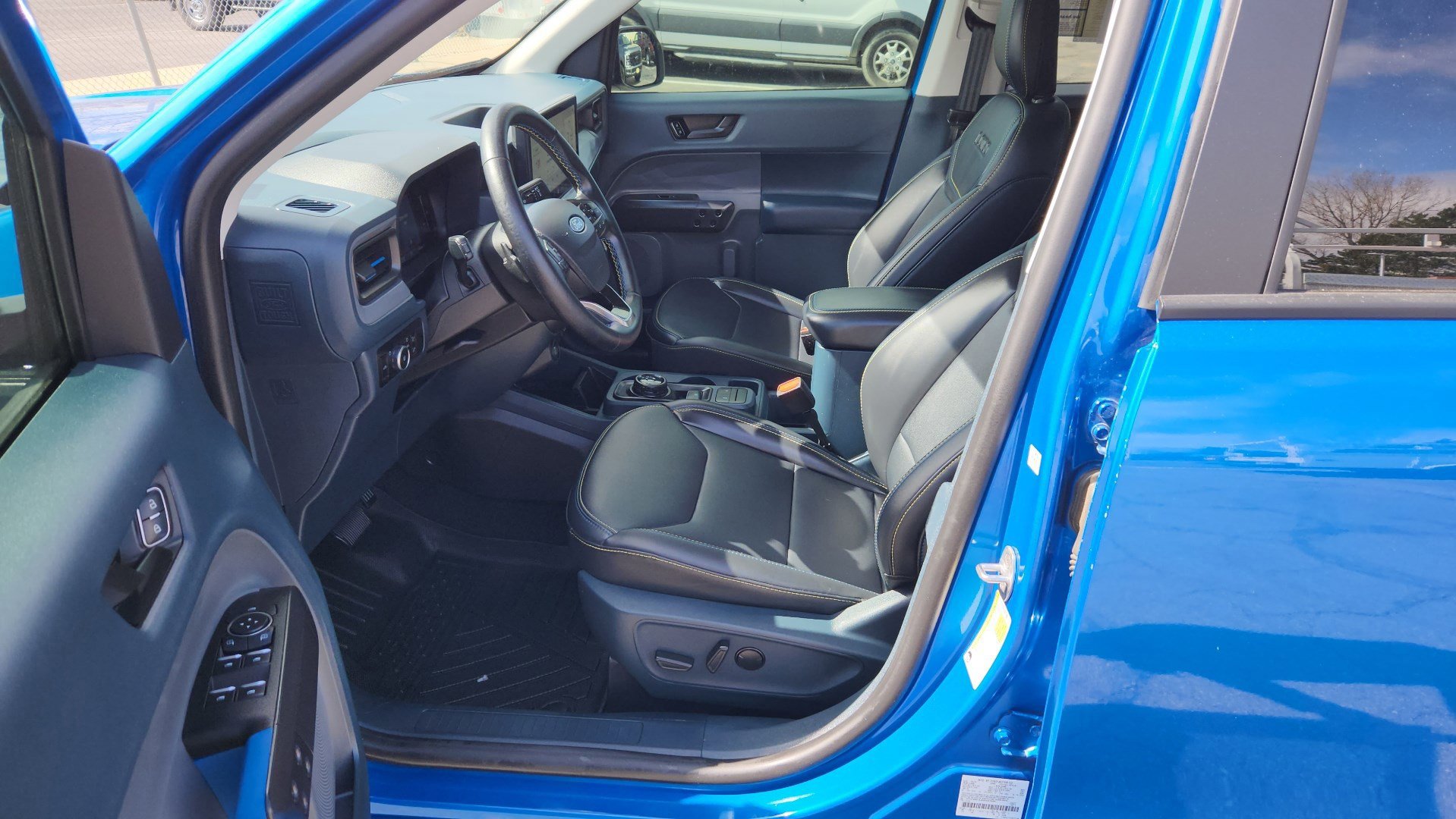 Certified 2025 Ford Maverick Lobo image 24