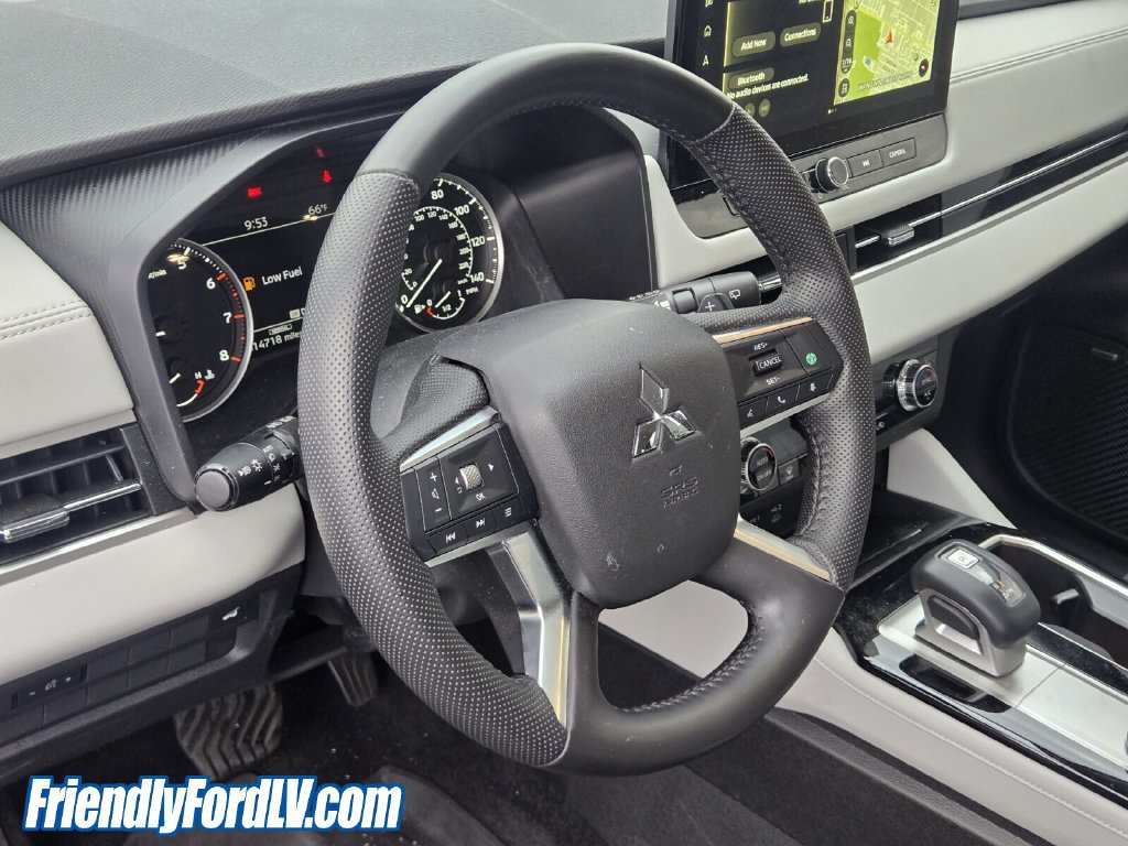 Used 2025 Mitsubishi Outlander SE FWD image 5
