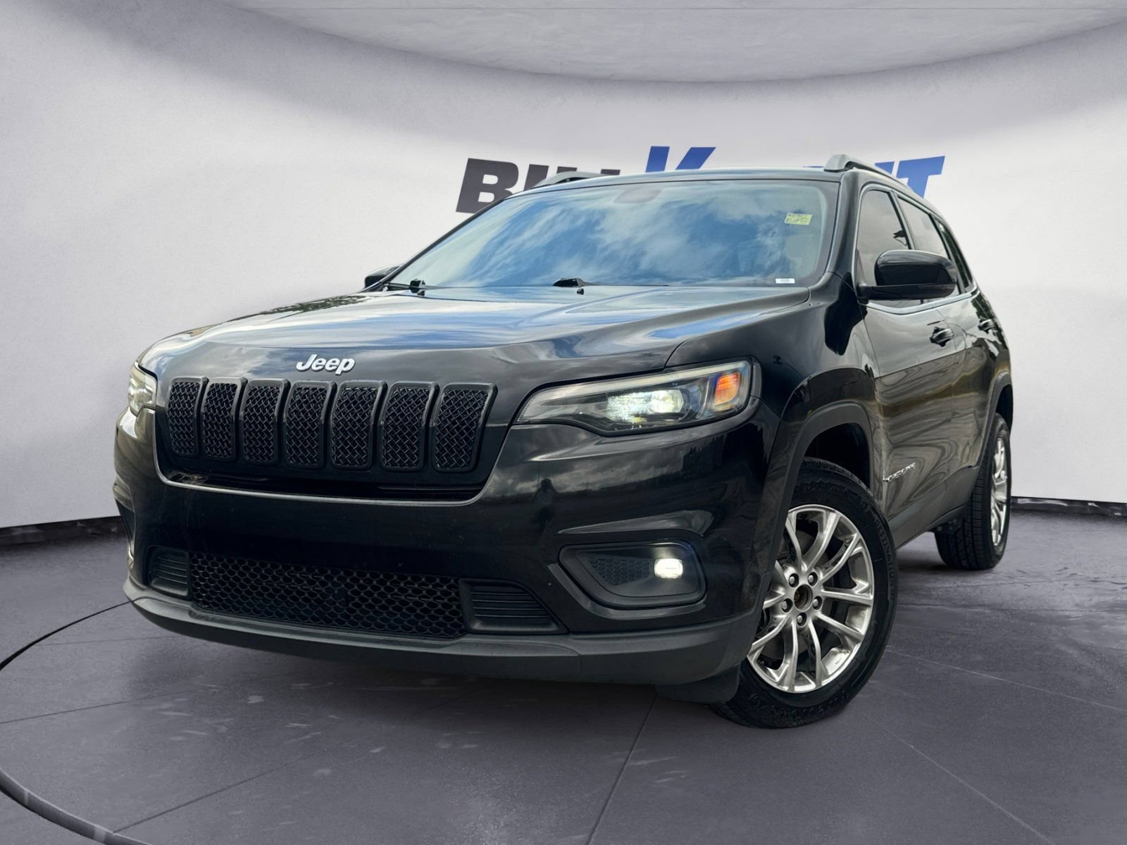 Used 2019 Jeep Cherokee Latitude Plus w/ Cold Weather Group FWD image 1