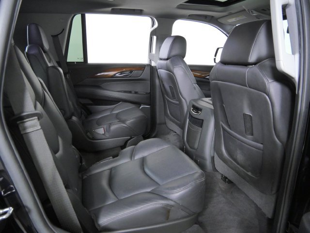 Used 2020 Cadillac Escalade Luxury w/ Escalade Sport Edition AWD/4WD image 13