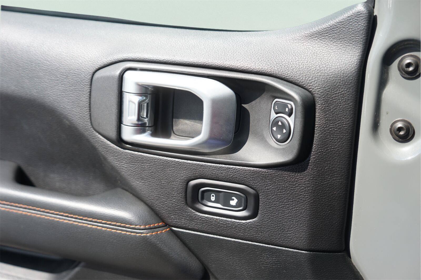 Used 2020 Jeep Gladiator Mojave AWD/4WD image 28