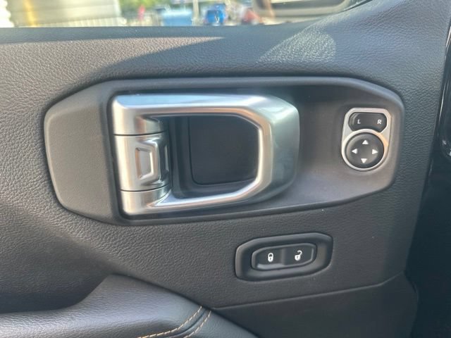 Used 2023 Jeep Gladiator Overland AWD/4WD image 12