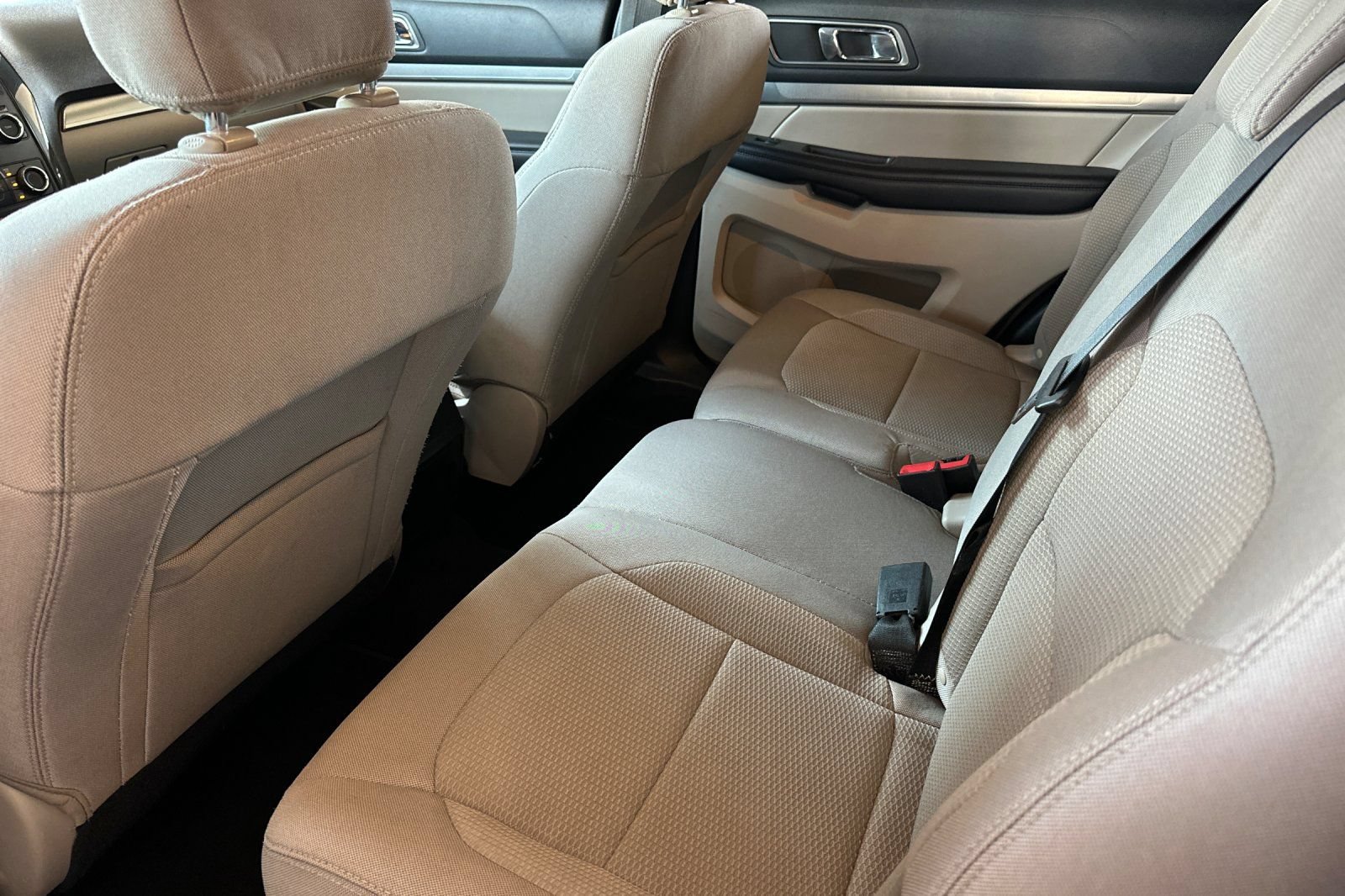 Certified 2018 Ford Explorer XLT FWD image 11